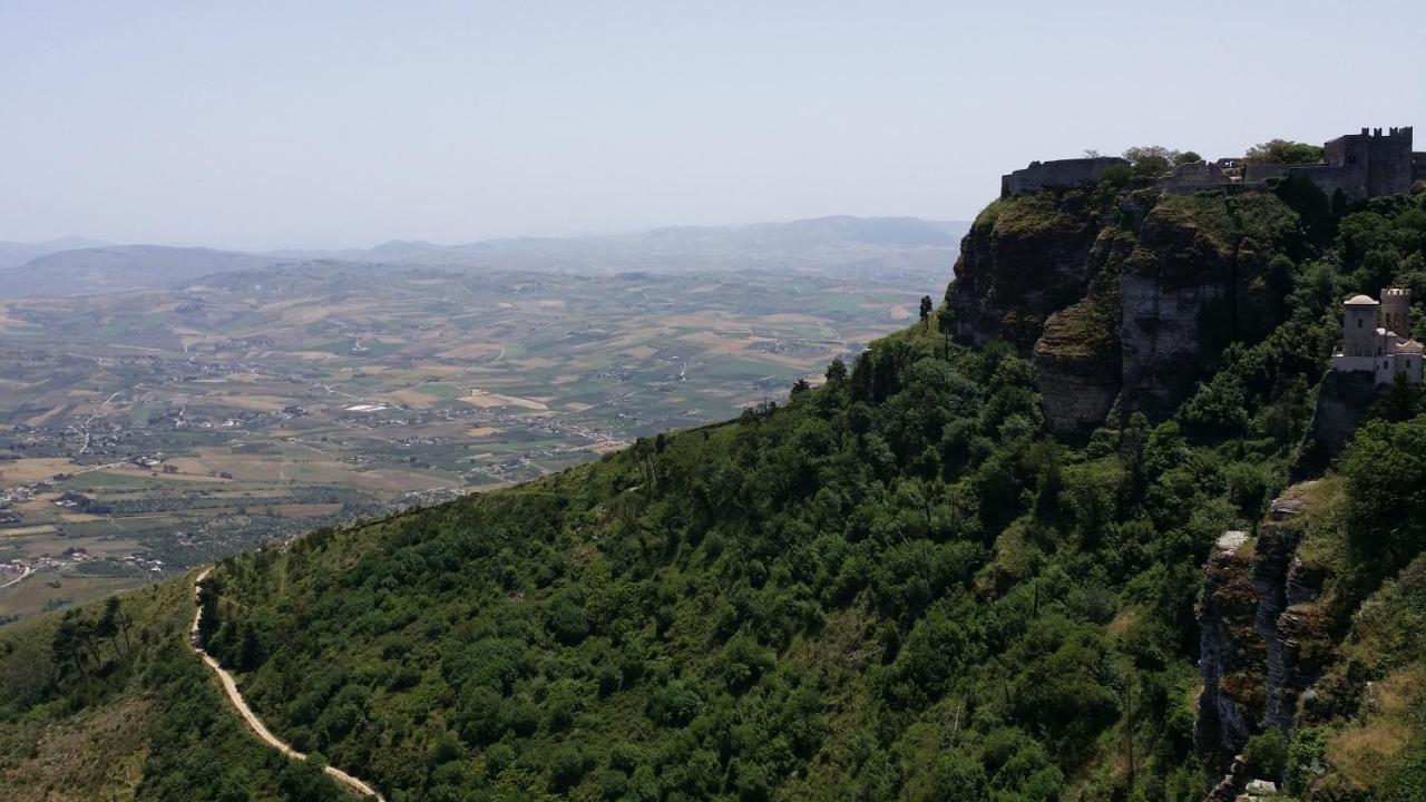 Apartamento Sole E Fiori Di Sicilia Valderice Exterior foto